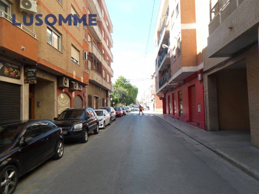 Descripción 369 - Sin comisión inmobiliaria.
Local comercial en calle Calvario, Bétera.

Excelente local a pie de calle de 133,99 m² construidos (124,9