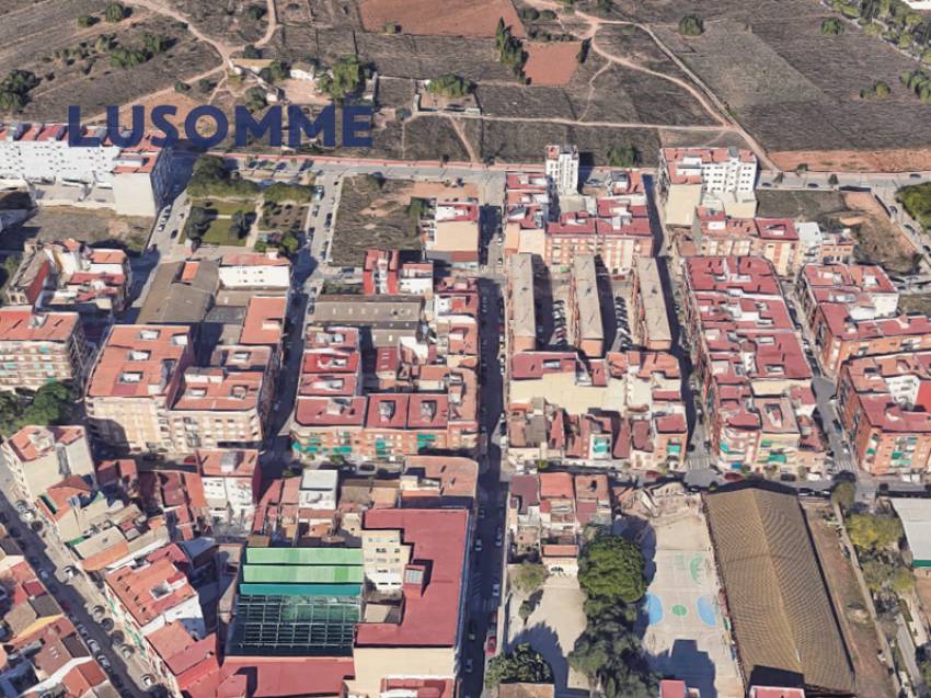 Descripción 409 - Suelo urbano para edificar viviendas.
Ideal para apartamentos de estudiantes. Suelo urbano en venta en Moncada.

Se vende suelo urbano d