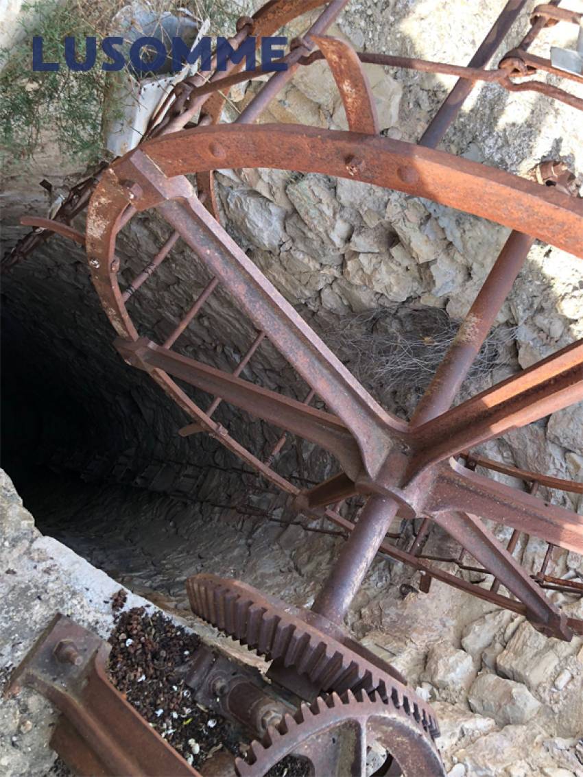 Descripción 451 - Sin comisión inmobiliaria.

Singular Palacete  del Siglo  XIX en La Villajoiosa, con 87.000 m² de parcela con plantación de cítricos 