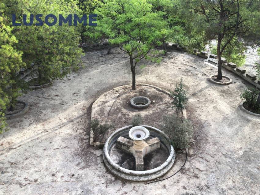 Descripción 451 - Sin comisión inmobiliaria.

Singular Palacete  del Siglo  XIX en La Villajoiosa, con 87.000 m² de parcela con plantación de cítricos 