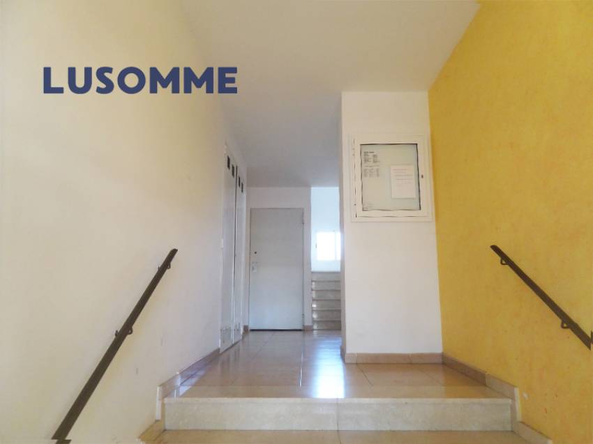 Descripción 477 - Sin comisión inmobiliaria.
Piso en venta en Plaza de la Música, Miramar.

Vivienda en primer piso, en edificio de 2007 con ascensor.
