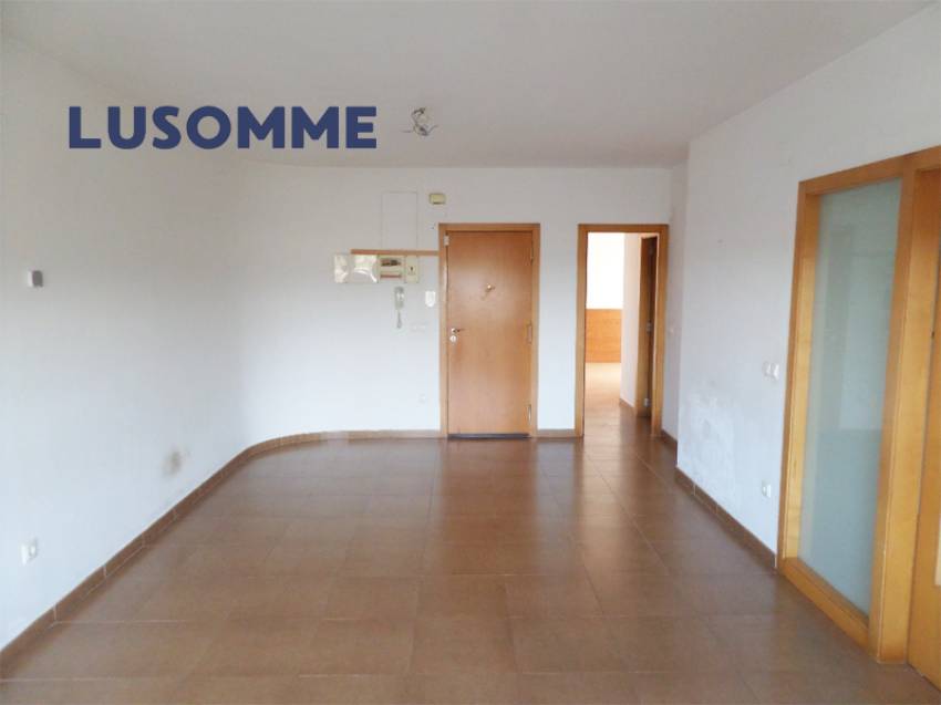 Descripción 477 - Sin comisión inmobiliaria.
Piso en venta en Plaza de la Música, Miramar.

Vivienda en primer piso, en edificio de 2007 con ascensor.
