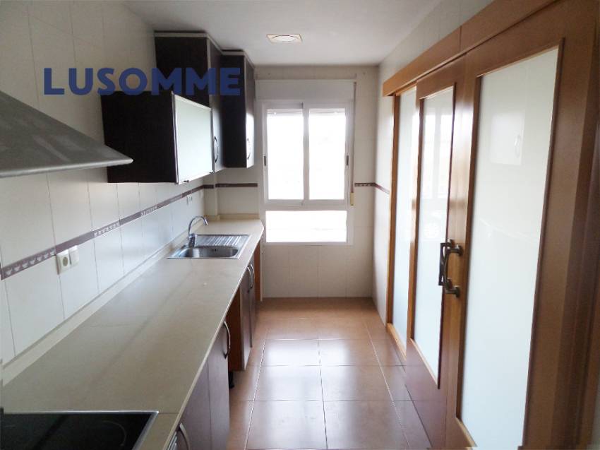 Descripción 477 - Sin comisión inmobiliaria.
Piso en venta en Plaza de la Música, Miramar.

Vivienda en primer piso, en edificio de 2007 con ascensor.
