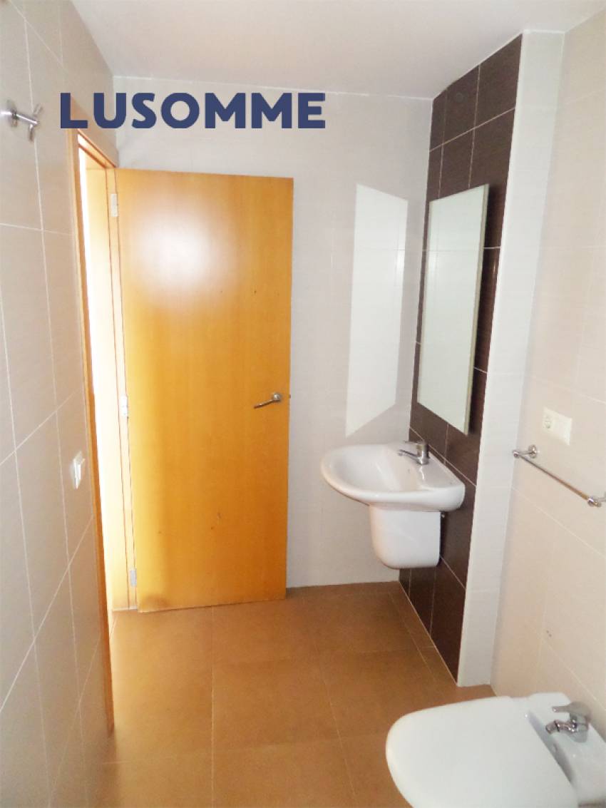 Descripción 477 - Sin comisión inmobiliaria.
Piso en venta en Plaza de la Música, Miramar.

Vivienda en primer piso, en edificio de 2007 con ascensor.
