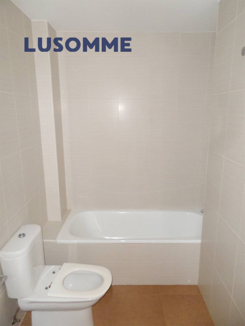 Descripción 477 - Sin comisión inmobiliaria.
Piso en venta en Plaza de la Música, Miramar.

Vivienda en primer piso, en edificio de 2007 con ascensor.

