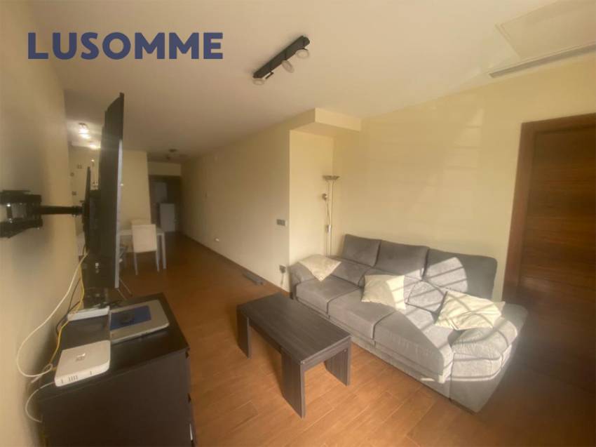 Descripción 487 - Bajo vivienda en El Perellonet, en calle Escotilla. 
A 22 km de Valencia.

Situado a pie de calle en edificio construido en 1960.

Dis