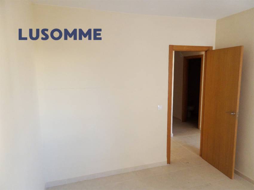 Descripción 489 - Piso en venta carrer Xúquer, Carlet.

Vivienda en tercera planta, en edificio de 2009 con ascensor.

Piso de 113 m² construidos.
Dis