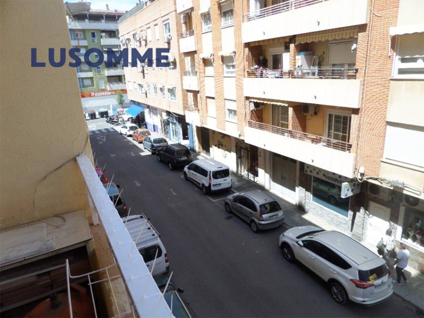 Descripción 478 - Piso en venta en Carrer Astúries, en Las Islas, la mejor zona de Puerto de Sagunto.

A 6 minutos a pie (500m) de la playa, con vistas al
