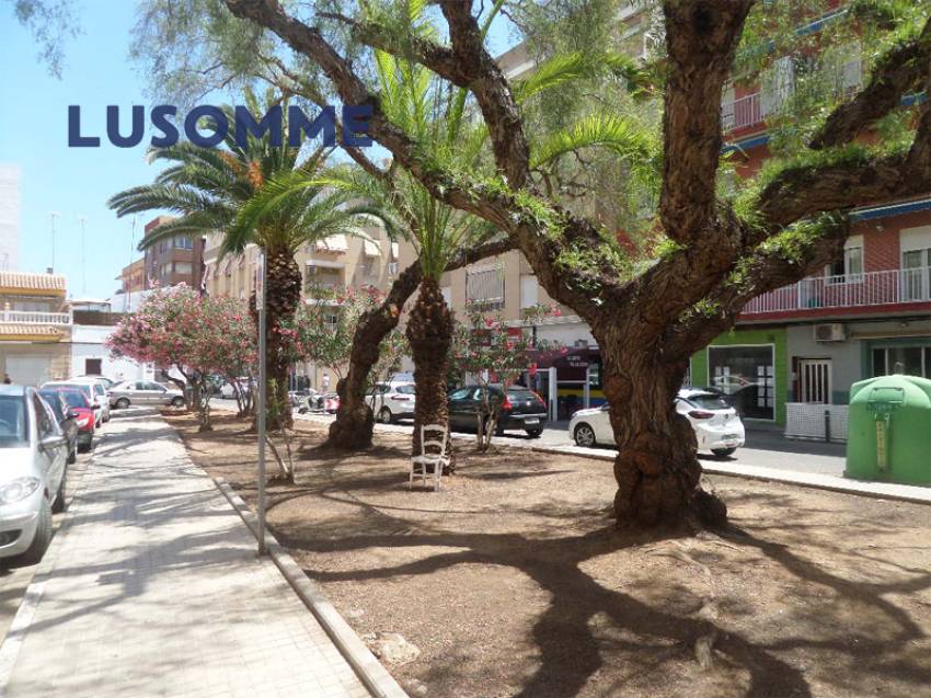 Descripción 478 - Piso en venta en Carrer Astúries, en Las Islas, la mejor zona de Puerto de Sagunto.

A 6 minutos a pie (500m) de la playa, con vistas al