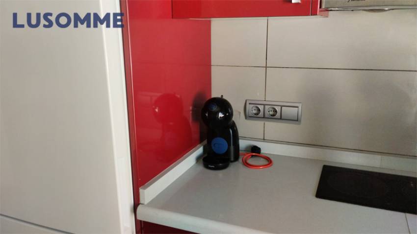 Descripción 494 - Piso en alquiler en Av. Malvarrosa, junto a la playa y cercana al campus universitario.

Vivienda reformada en tercera planta, en edifici