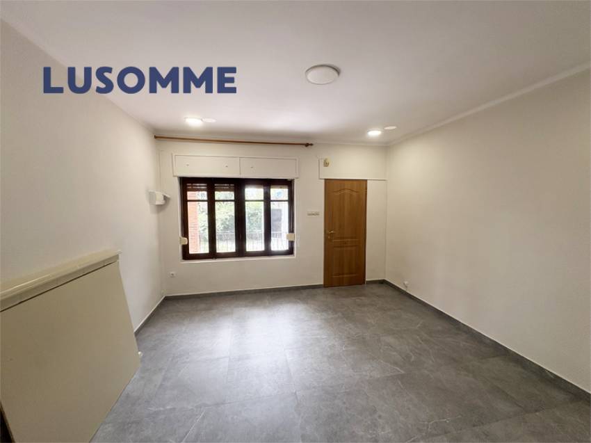 Descripción 495 - Chalet reformado con piscina el L'Eliana.

Casa unifamiliar construida en 1968 en amplia parcela de 1.024 m².

Dispone de 80 m² const