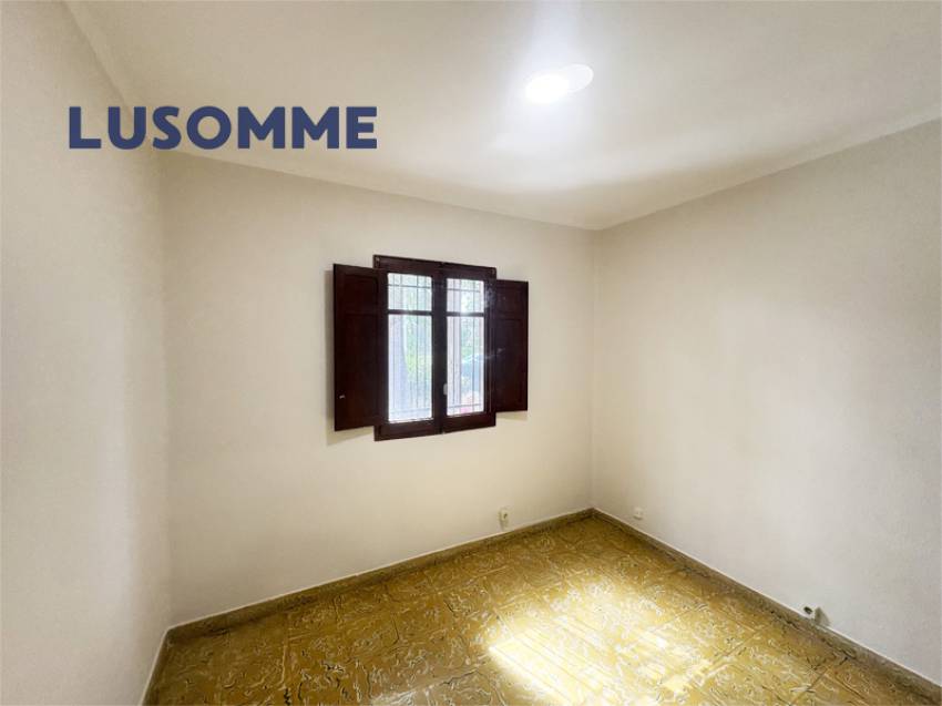 Descripción 495 - Chalet reformado con piscina el L'Eliana.

Casa unifamiliar construida en 1968 en amplia parcela de 1.024 m².

Dispone de 80 m² const