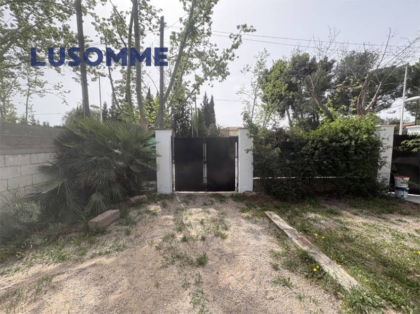 Descripción 495 - Chalet reformado con piscina el L'Eliana.

Casa unifamiliar construida en 1968 en amplia parcela de 1.024 m².

Dispone de 80 m² const