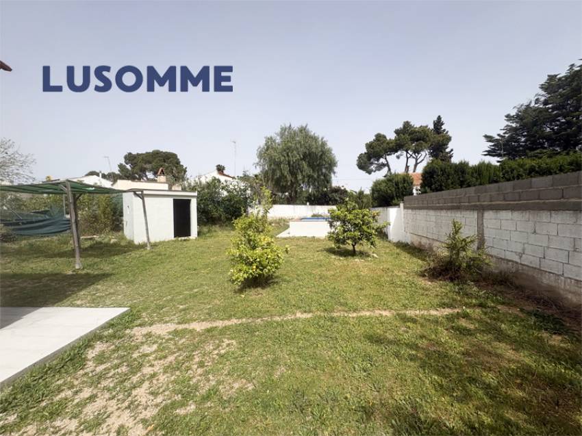 Descripción 495 - Chalet reformado con piscina el L'Eliana.

Casa unifamiliar construida en 1968 en amplia parcela de 1.024 m².

Dispone de 80 m² const