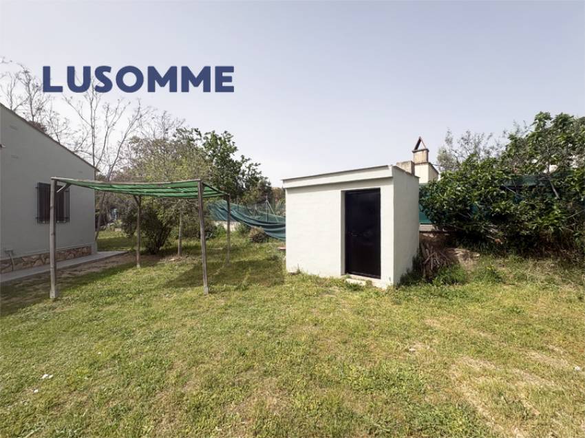 Descripción 495 - Chalet reformado con piscina el L'Eliana.

Casa unifamiliar construida en 1968 en amplia parcela de 1.024 m².

Dispone de 80 m² const