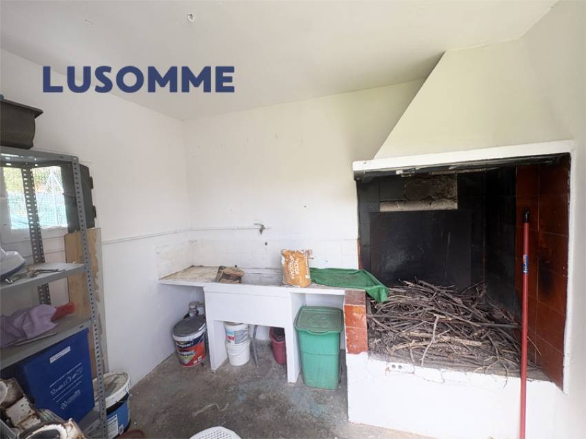 Descripción 495 - Chalet reformado con piscina el L'Eliana.

Casa unifamiliar construida en 1968 en amplia parcela de 1.024 m².

Dispone de 80 m² const