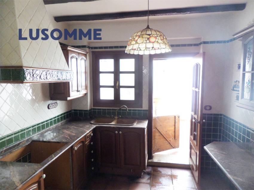 Descripción 501 - Sin comisión inmobiliaria.
Casa adosada en venta en Carrer Les Santes, Xàtiva.

Vivienda para actualizar construida en 1900.

157 m�