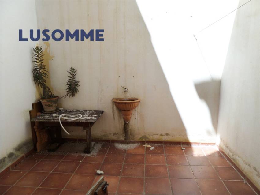 Descripción 501 - Sin comisión inmobiliaria.
Casa adosada en venta en Carrer Les Santes, Xàtiva.

Vivienda para actualizar construida en 1900.

157 m�