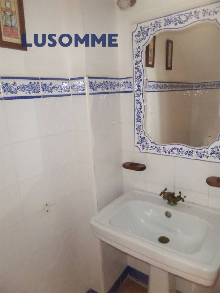 Descripción 501 - Sin comisión inmobiliaria.
Casa adosada en venta en Carrer Les Santes, Xàtiva.

Vivienda para actualizar construida en 1900.

157 m�