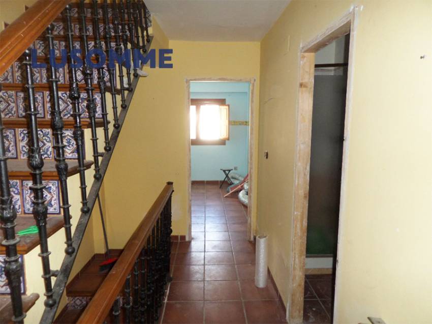 Descripción 501 - Sin comisión inmobiliaria.
Casa adosada en venta en Carrer Les Santes, Xàtiva.

Vivienda para actualizar construida en 1900.

157 m�