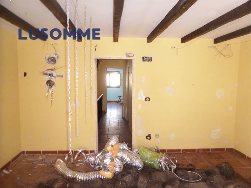 Descripción 501 - Sin comisión inmobiliaria.
Casa adosada en venta en Carrer Les Santes, Xàtiva.

Vivienda para actualizar construida en 1900.

157 m�