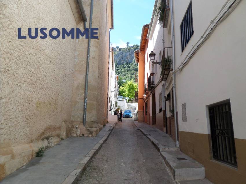 Descripción 501 - Sin comisión inmobiliaria.
Casa adosada en venta en Carrer Les Santes, Xàtiva.

Vivienda para actualizar construida en 1900.

157 m�