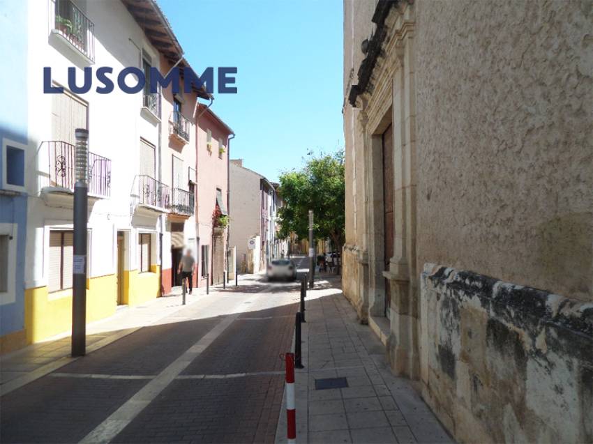 Descripción 501 - Sin comisión inmobiliaria.
Casa adosada en venta en Carrer Les Santes, Xàtiva.

Vivienda para actualizar construida en 1900.

157 m�