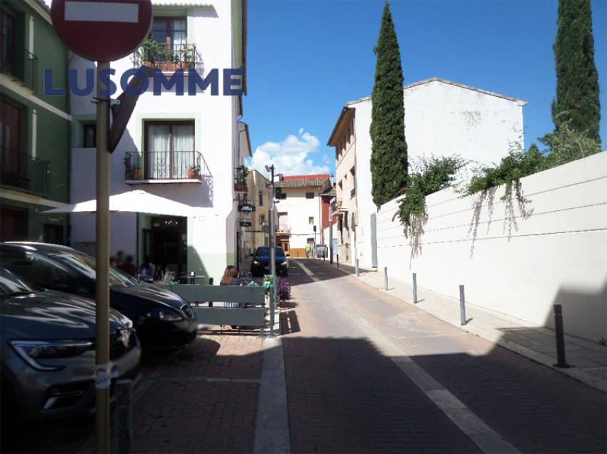 Descripción 501 - Sin comisión inmobiliaria.
Casa adosada en venta en Carrer Les Santes, Xàtiva.

Vivienda para actualizar construida en 1900.

157 m�