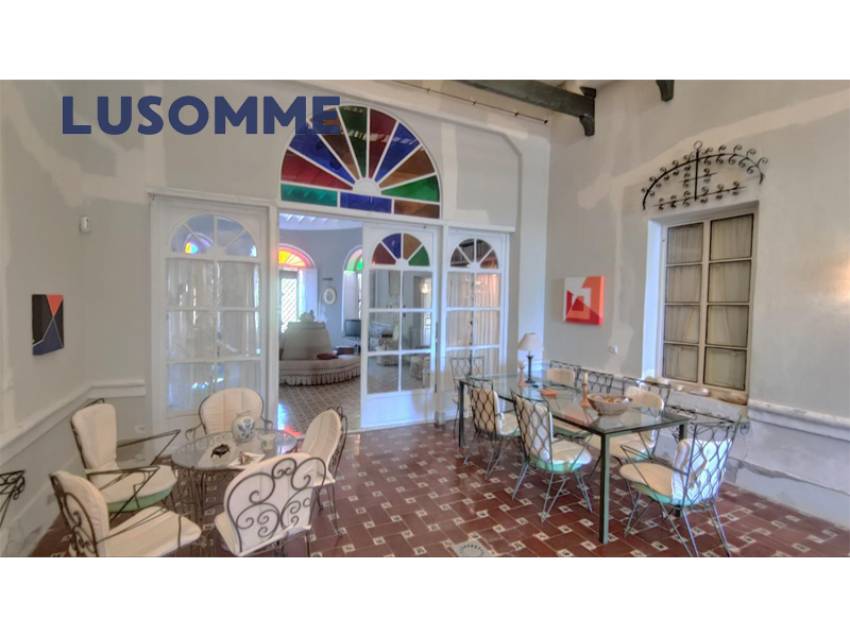 Descripción 451 - Sin comisión inmobiliaria.

Singular Palacete del Siglo XIX en La Villajoiosa, con 87.000 m² de parcela con plantación de cítricos y 