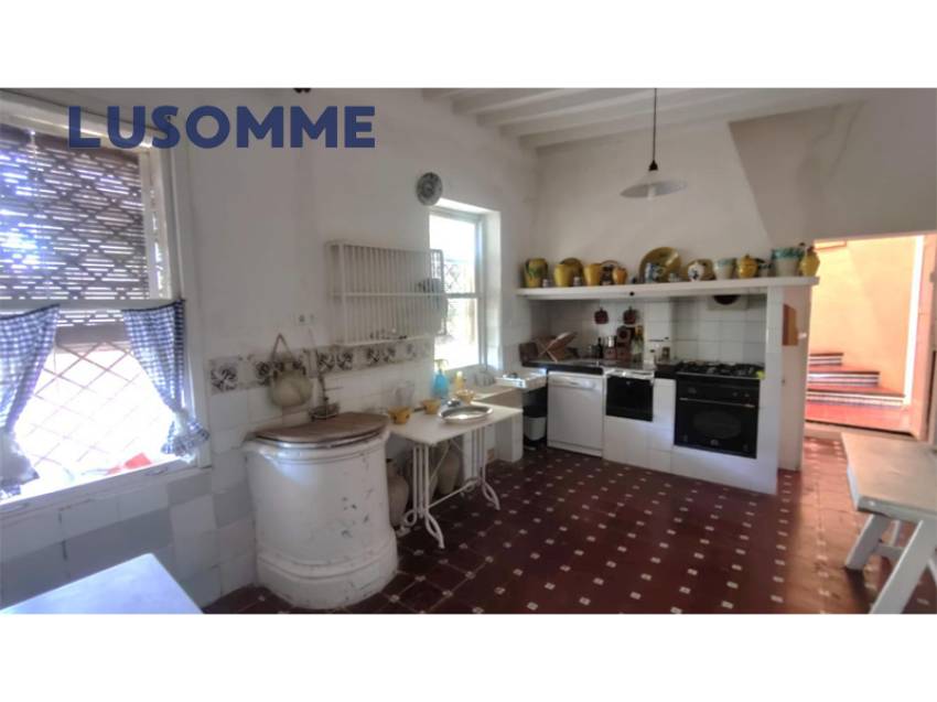 Descripción 451 - Sin comisión inmobiliaria.

Singular Palacete del Siglo XIX en La Villajoiosa, con 87.000 m² de parcela con plantación de cítricos y 