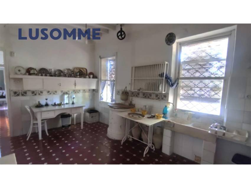 Descripción 451 - Sin comisión inmobiliaria.

Singular Palacete del Siglo XIX en La Villajoiosa, con 87.000 m² de parcela con plantación de cítricos y 