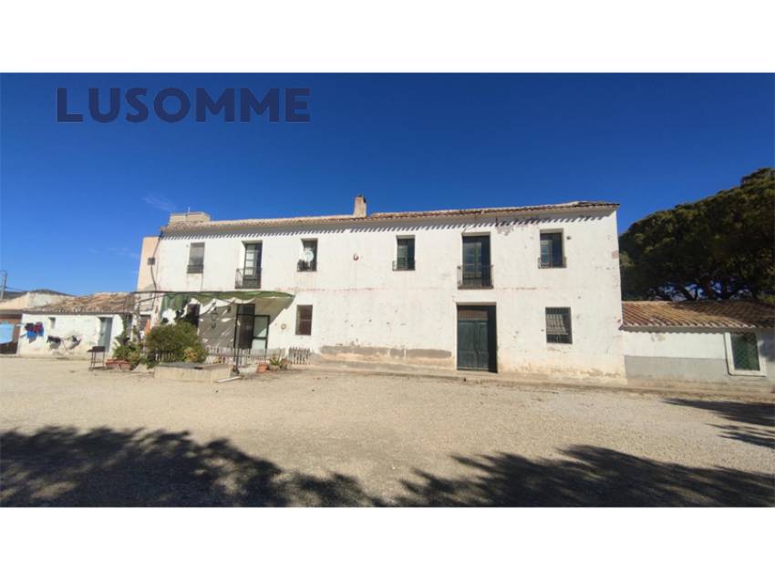 Descripción 451 - Sin comisión inmobiliaria.

Singular Palacete del Siglo XIX en La Villajoiosa, con 87.000 m² de parcela con plantación de cítricos y 