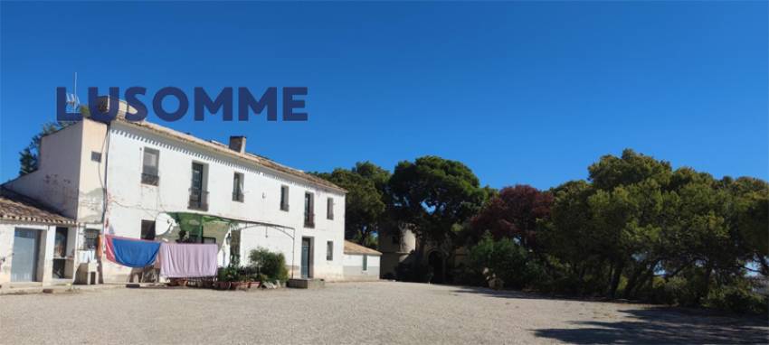 Descripción 451 - Sin comisión inmobiliaria.

Singular Palacete del Siglo XIX en La Villajoiosa, con 87.000 m² de parcela con plantación de cítricos y 