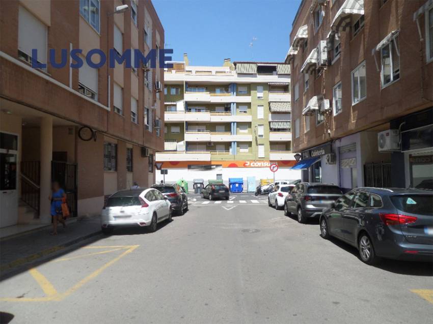 Descripción 505 - Piso en venta en Carrer Astúries, en Las Islas, la mejor zona de Puerto de Sagunto.

A 6 minutos a pie (500m) de la playa, con vistas al