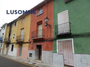 Foto 506 de Sin comisión inmobiliaria.
Casa adosada en venta en calle Canterería, Ontinyent.

Vivienda de tres plantas totalmente para re