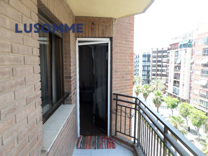Descripción 507 - Piso en alquiler en Av. de Peris i Valero.

En estos momentos se están realizando actualizaciones en la vivienda, próximamente estará 
