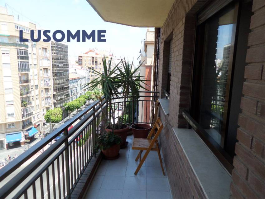 Descripción 507 - Piso en alquiler en Av. de Peris i Valero.

En estos momentos se están realizando actualizaciones en la vivienda, próximamente estará 