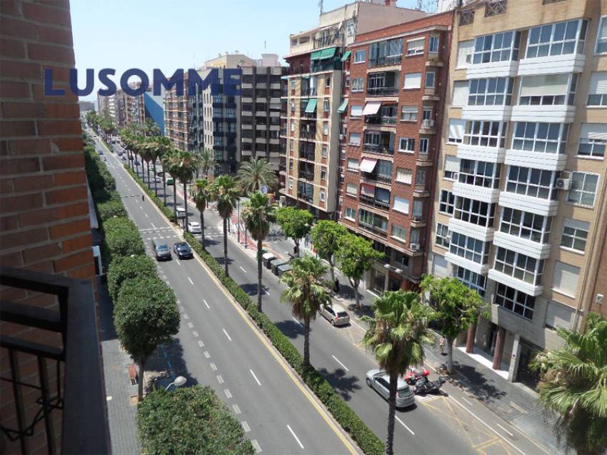 Descripción 507 - Piso en alquiler en Av. de Peris i Valero.

En estos momentos se están realizando actualizaciones en la vivienda, próximamente estará 