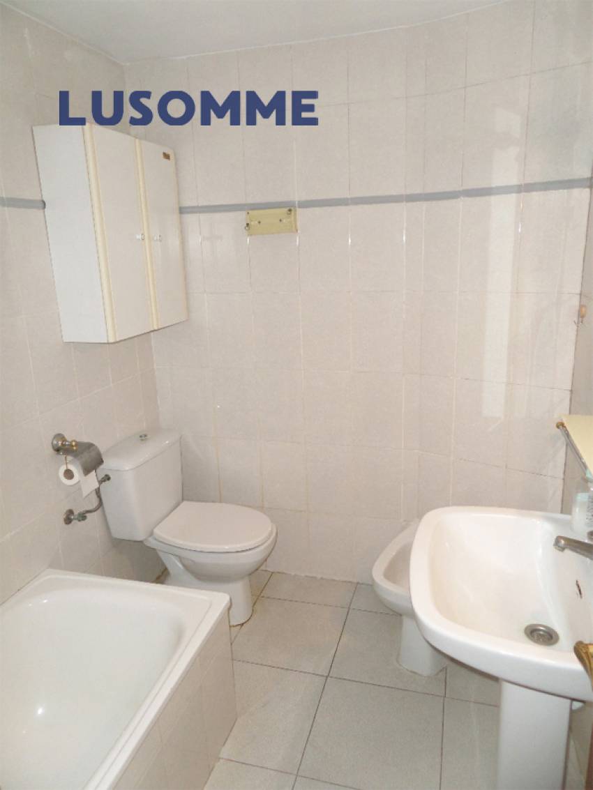 Descripción 507 - Piso en alquiler en Av. de Peris i Valero.

En estos momentos se están realizando actualizaciones en la vivienda, próximamente estará 