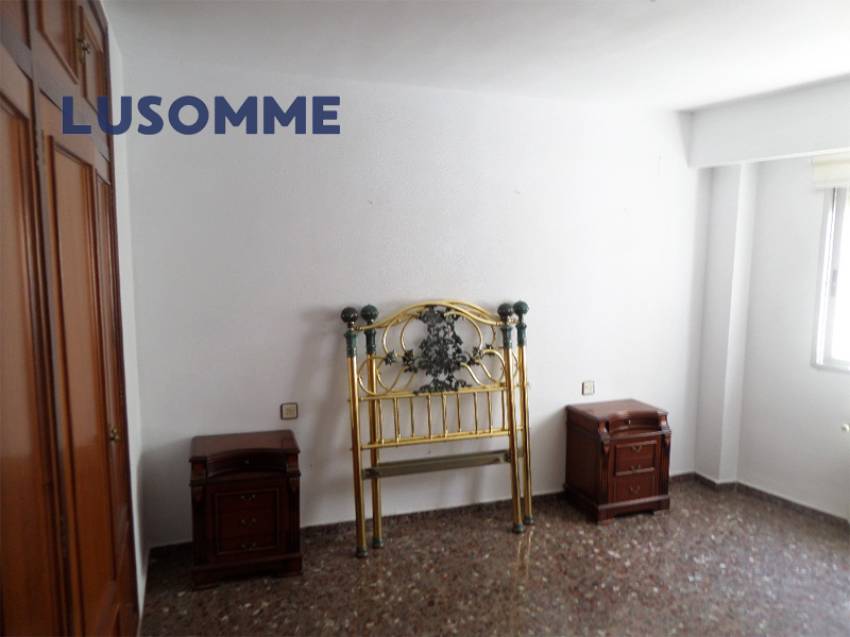 Descripción 507 - Piso en alquiler en Av. de Peris i Valero.

En estos momentos se están realizando actualizaciones en la vivienda, próximamente estará 