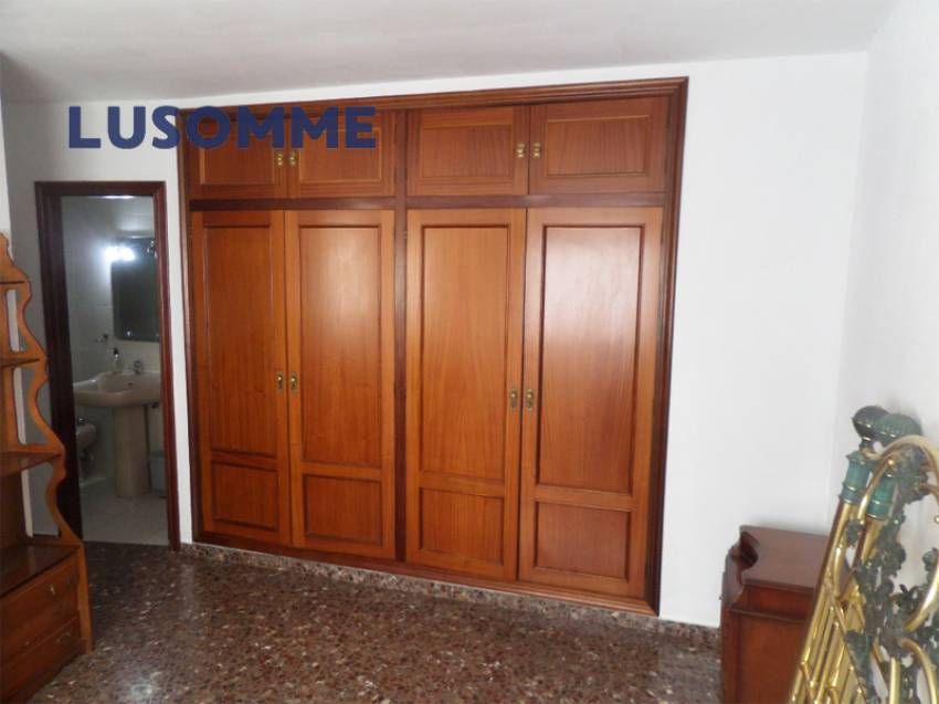 Descripción 507 - Piso en alquiler en Av. de Peris i Valero.

En estos momentos se están realizando actualizaciones en la vivienda, próximamente estará 