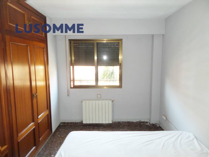Descripción 507 - Piso en alquiler en Av. de Peris i Valero.

En estos momentos se están realizando actualizaciones en la vivienda, próximamente estará 