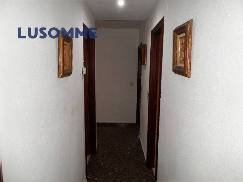 Descripción 507 - Piso en alquiler en Av. de Peris i Valero.

En estos momentos se están realizando actualizaciones en la vivienda, próximamente estará 