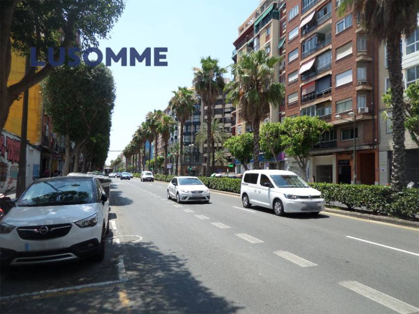Descripción 507 - Piso en alquiler en Av. de Peris i Valero.

En estos momentos se están realizando actualizaciones en la vivienda, próximamente estará 