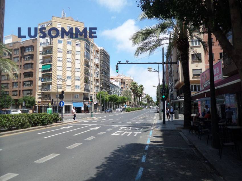 Descripción 507 - Piso en alquiler en Av. de Peris i Valero.

En estos momentos se están realizando actualizaciones en la vivienda, próximamente estará 