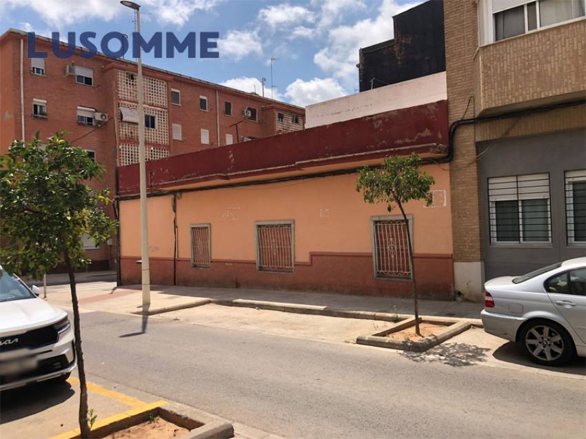 Descripción 509 - Suelo urbano con proyecto en marcha para edificar 12 viviendas y 6 plazas de garaje. 

Ideal para alquiler de apartamentos de estudiantes