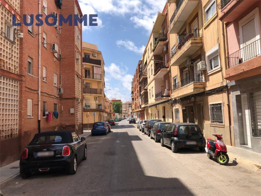Descripción 509 - Suelo urbano con proyecto en marcha para edificar 12 viviendas y 6 plazas de garaje. 

Ideal para alquiler de apartamentos de estudiantes