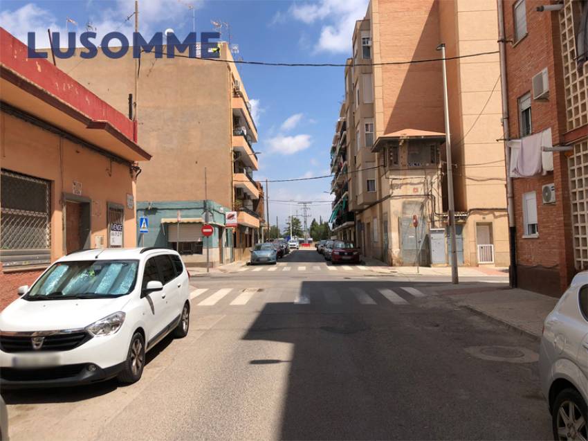 Descripción 509 - Suelo urbano con proyecto en marcha para edificar 12 viviendas y 6 plazas de garaje. 

Ideal para alquiler de apartamentos de estudiantes
