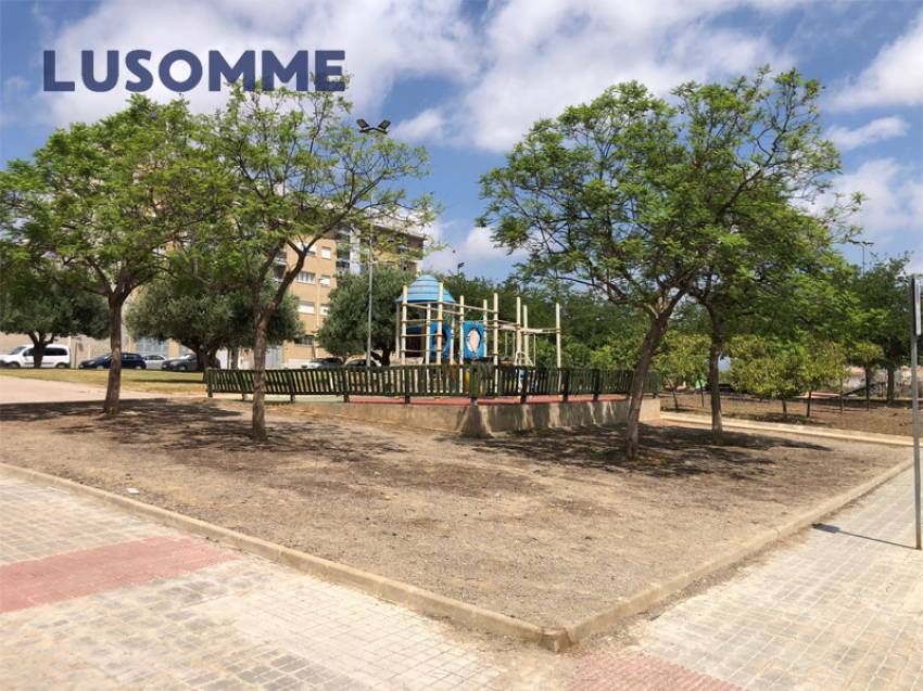 Descripción 509 - Suelo urbano con proyecto en marcha para edificar 12 viviendas y 6 plazas de garaje. 

Ideal para alquiler de apartamentos de estudiantes