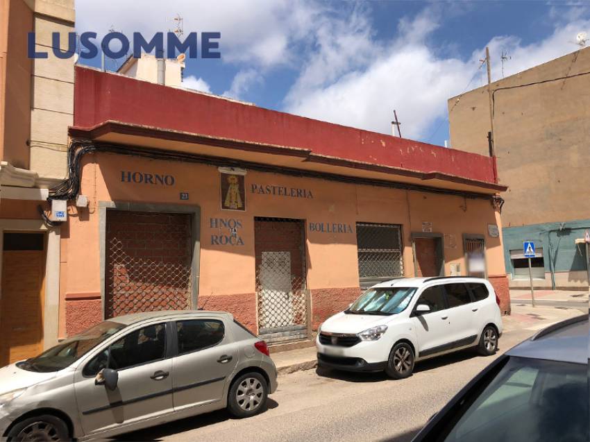 Descripción 509 - Suelo urbano con proyecto en marcha para edificar 12 viviendas y 6 plazas de garaje. 

Ideal para alquiler de apartamentos de estudiantes